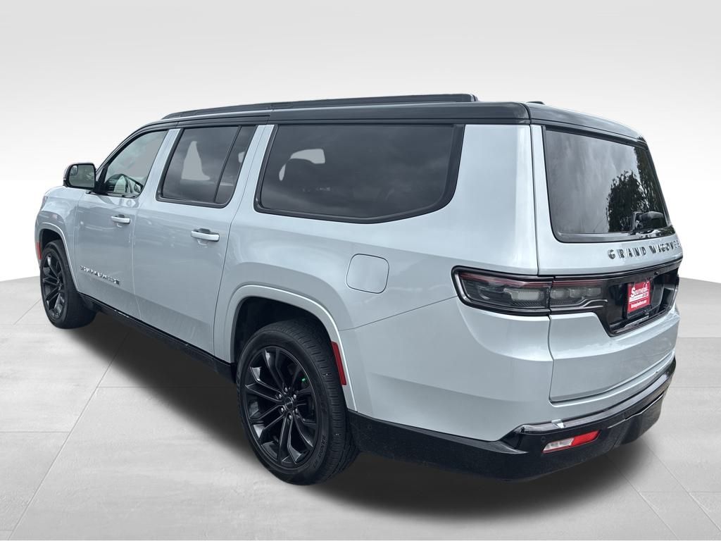 2024 Jeep Wagoneer L Series II Obsidian photo 3