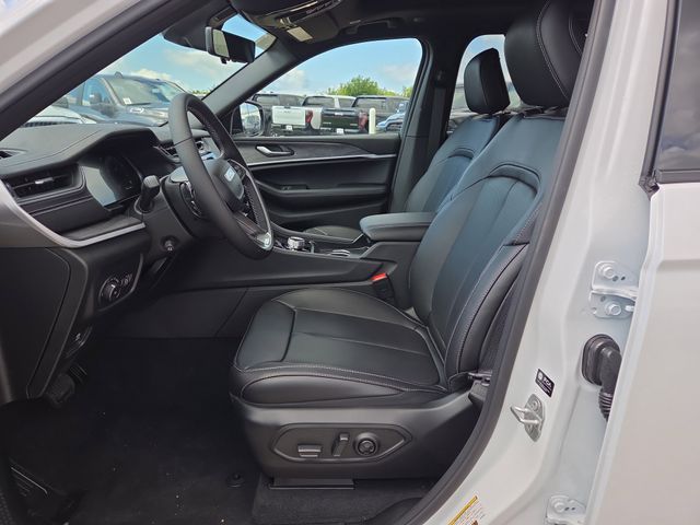 2025 Jeep Grand Cherokee Limited photo 3