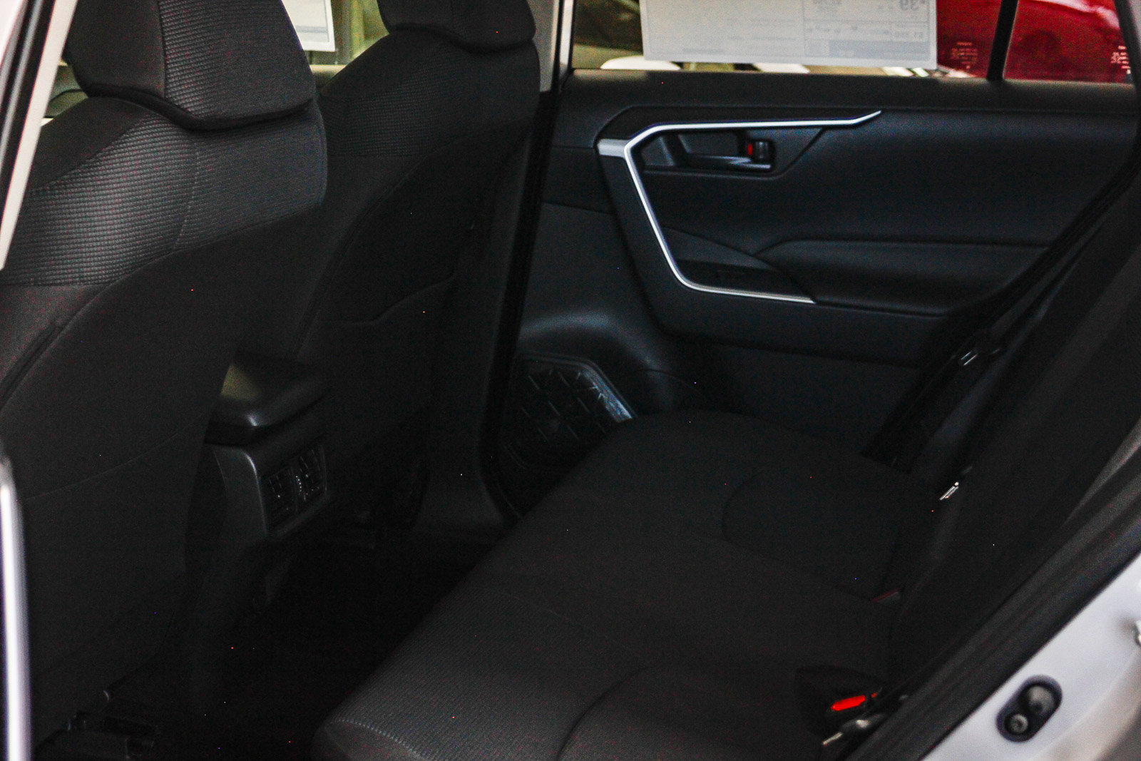 2025 Toyota RAV4 Hybrid LE photo 18