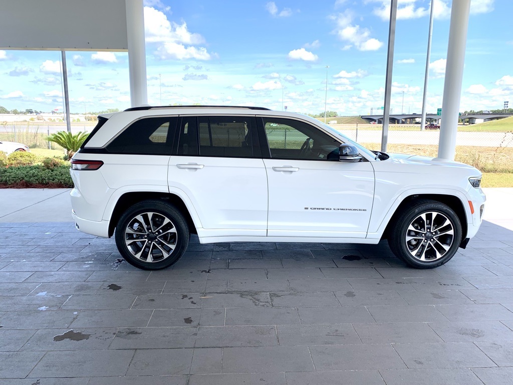 2022 Jeep Grand Cherokee Overland photo 4