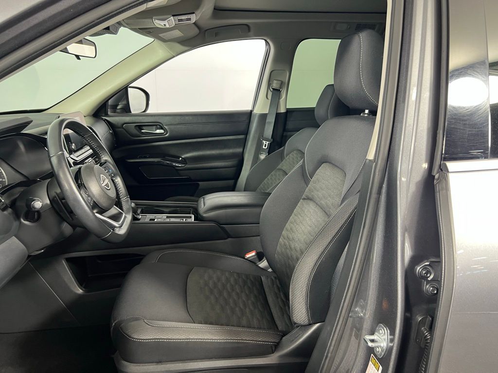2022 Nissan Pathfinder SV photo 11