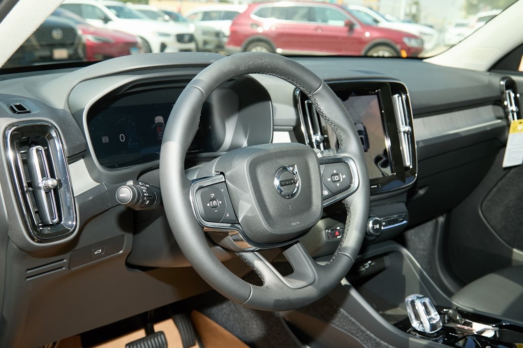 2026 VOLVO XC40 - Image 9
