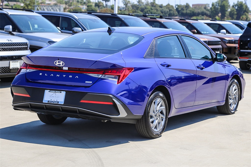 2025 Hyundai Elantra Hybrid Blue photo 8