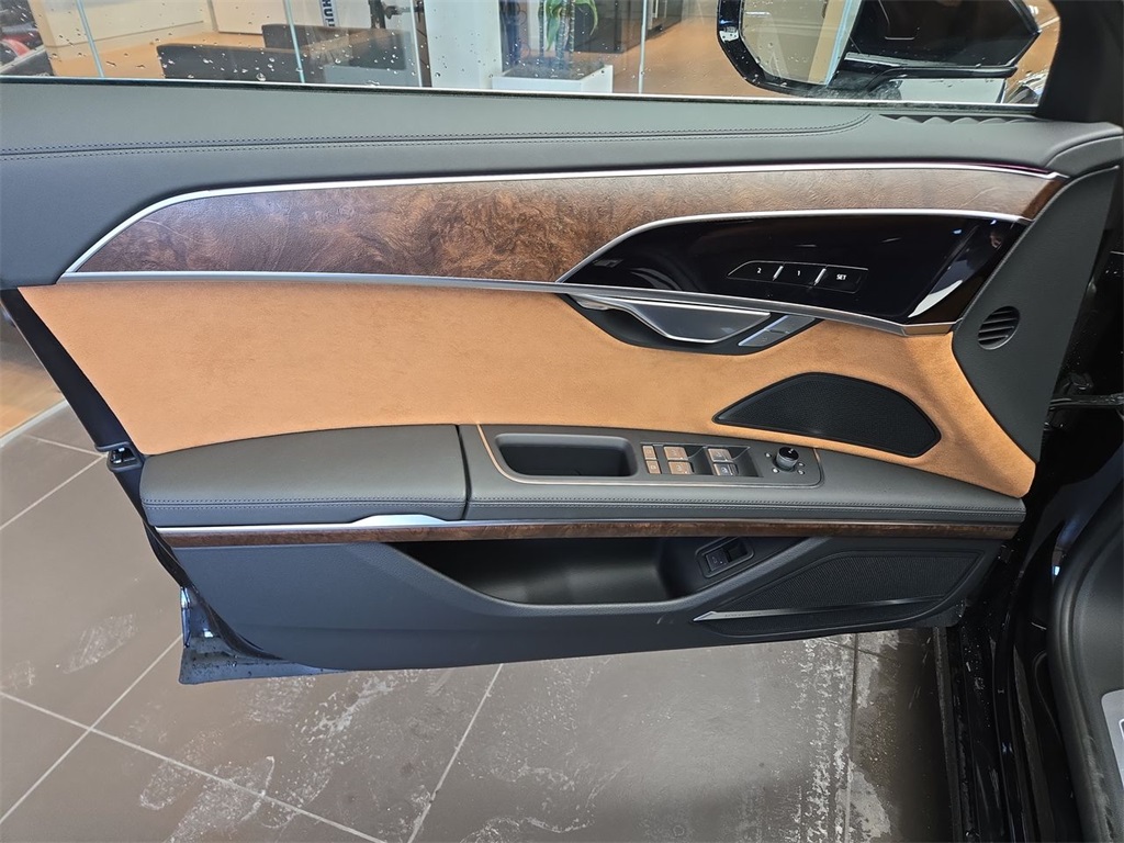 2025 Audi A8 L 55 photo 5