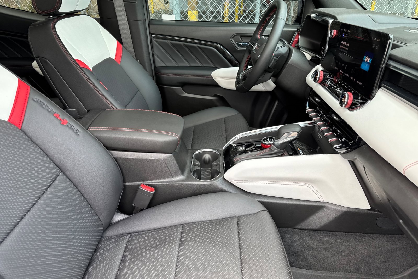 2024 Gmc Canyon AT4X photo 15