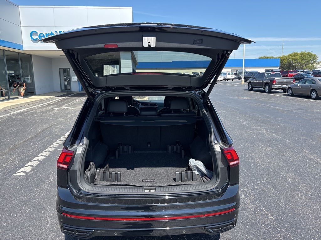 2024 Volkswagen Tiguan SE R-Line Black photo 11