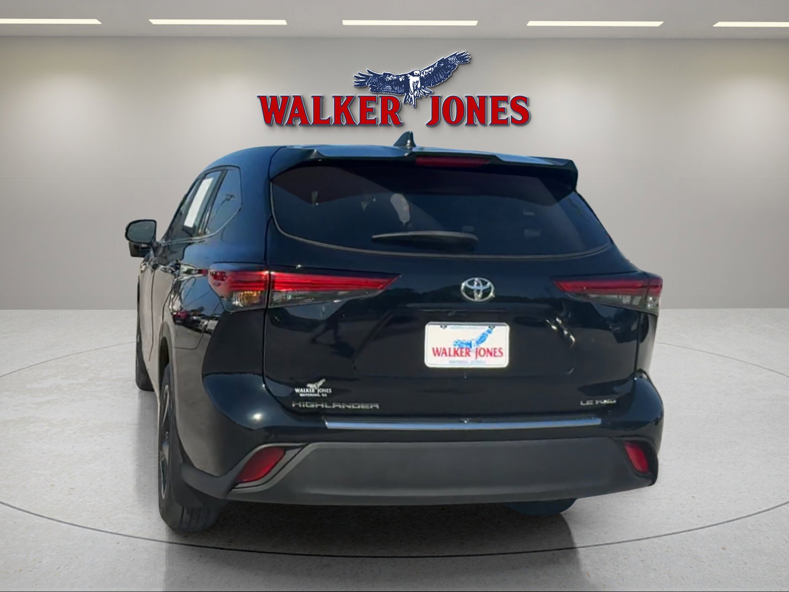 2023 Toyota Highlander LE photo 4