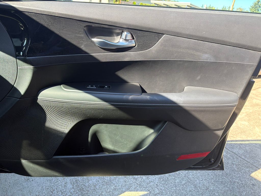 2024 Kia Forte GT-Line photo 25