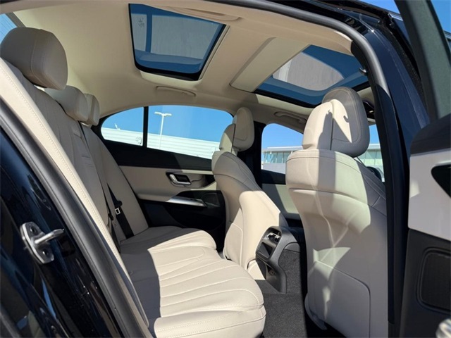2025 Mercedes Benz E 350 4MATIC photo 6