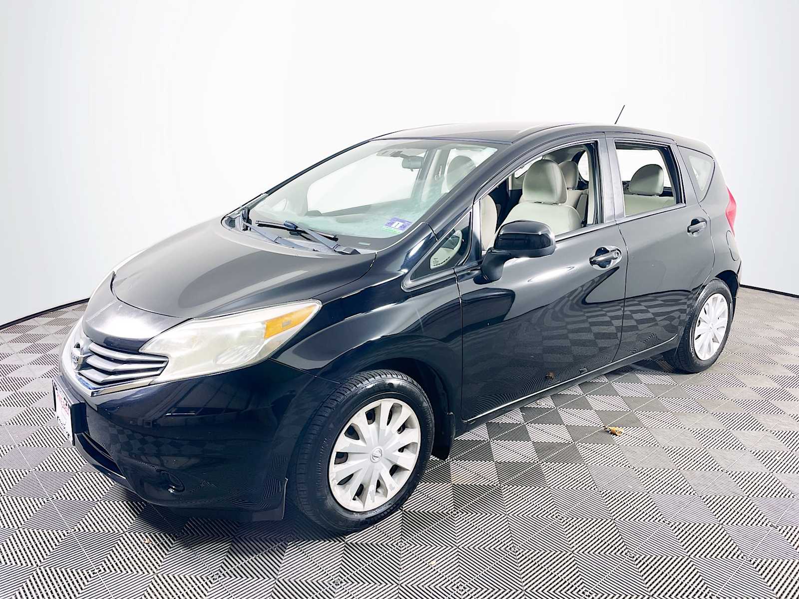 2014 Nissan Versa Note SV's photo