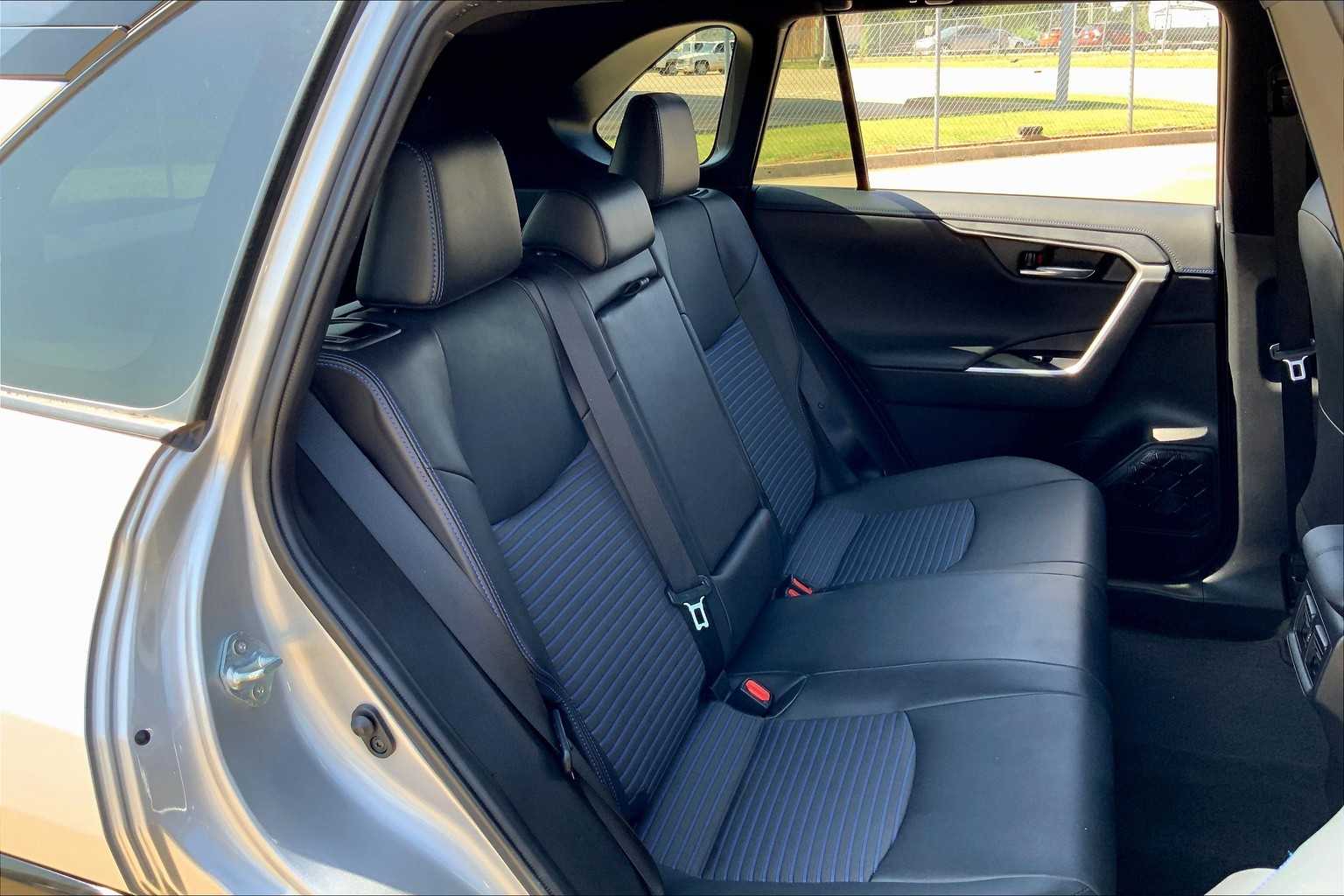 2022 Toyota RAV4 Hybrid XSE photo 18