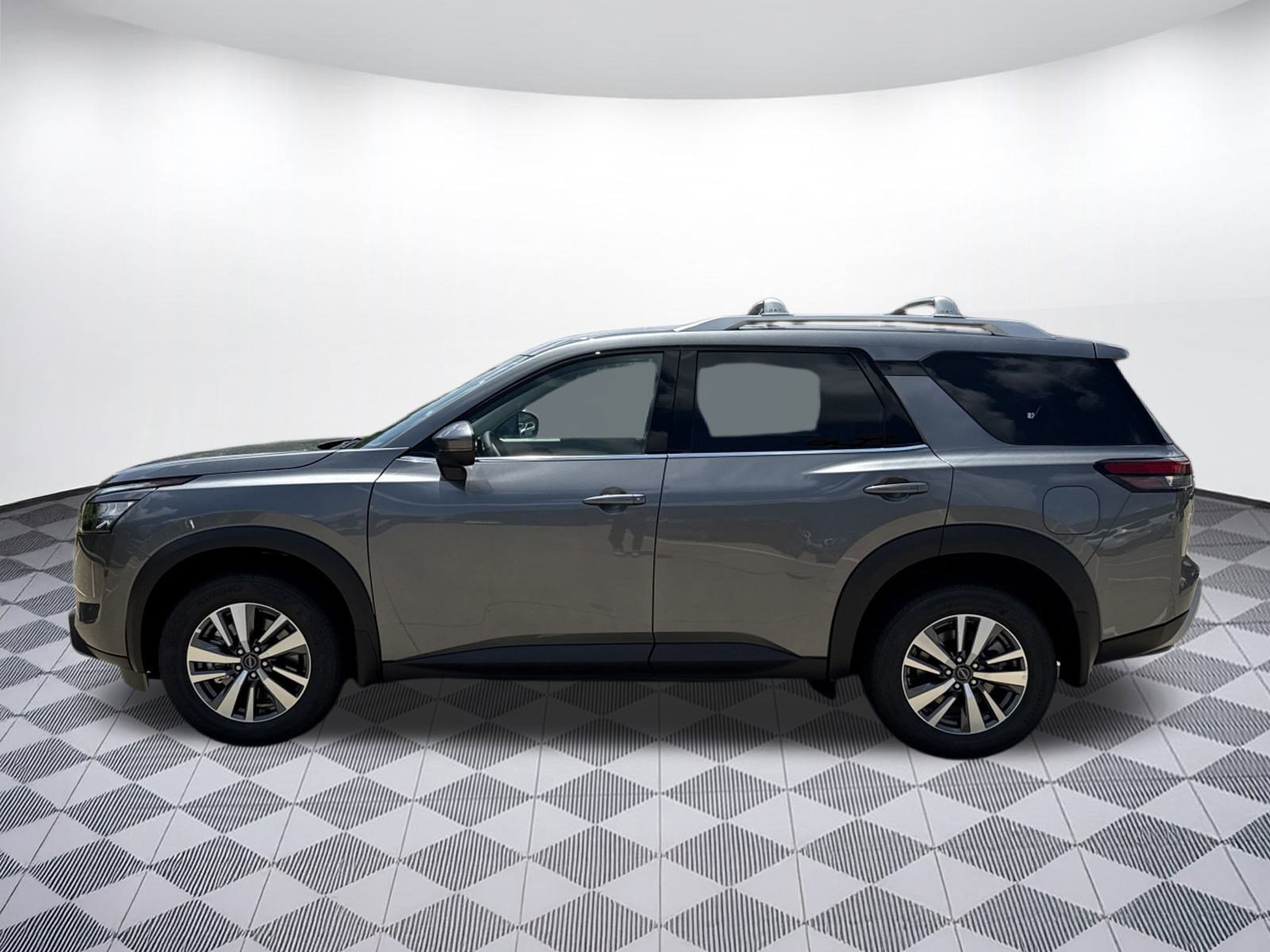 2025 Nissan Pathfinder SL photo 4