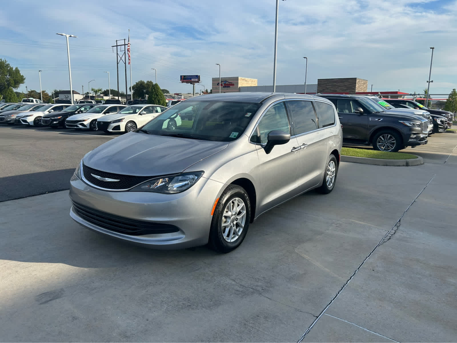 2017 Chrysler Pacifica Touring photo 4