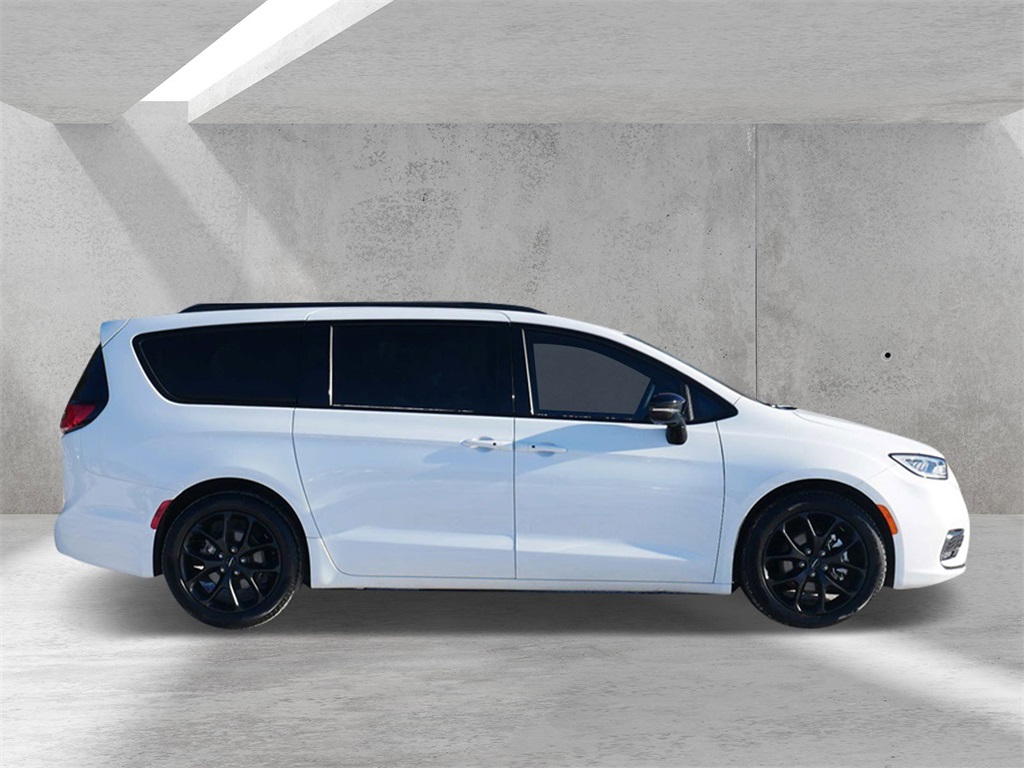 Certified 2024 Chrysler Pacifica Limited with VIN 2C4RC1GG5RR114750 for sale in White Bear Lake, Minnesota