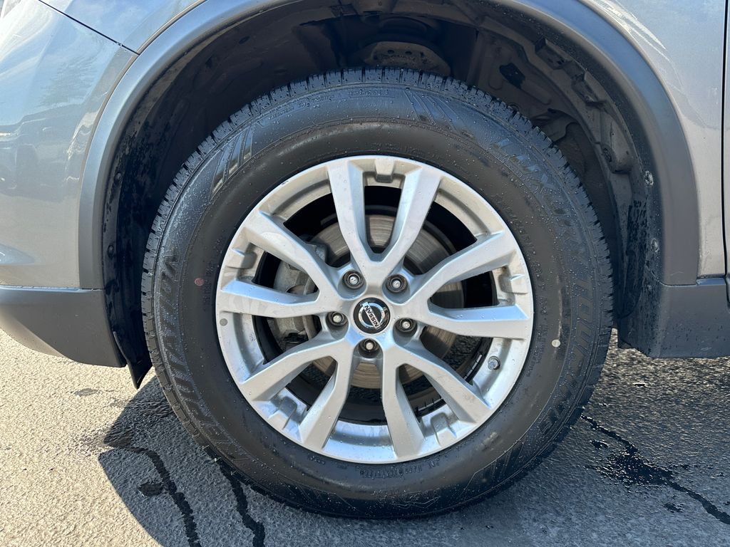 2019 Nissan Rogue SV photo 12