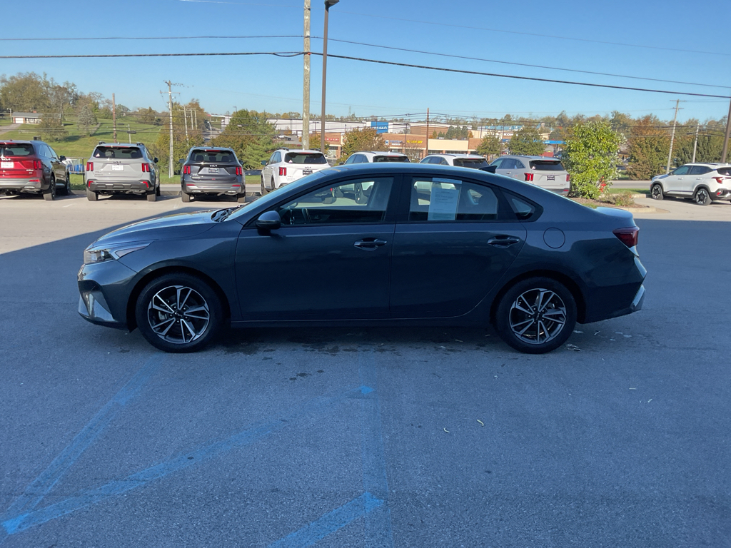 2022 Kia Forte LXS photo 3