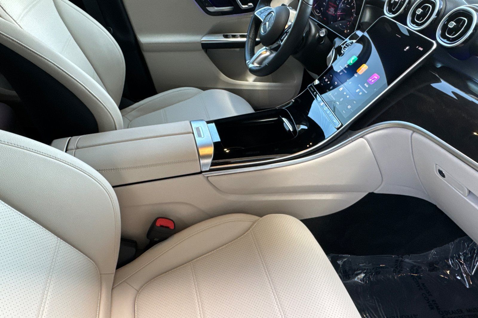 2025 Mercedes Benz GLC 300 photo 12