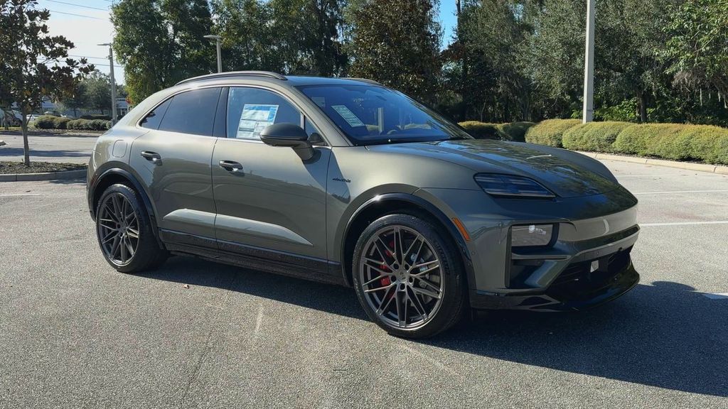 2025 Porsche Macan Electric Turbo photo 2