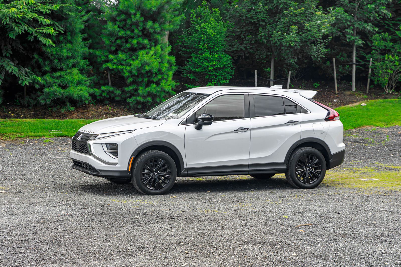 2022 Mitsubishi Eclipse Cross LE SEL GT photo 2