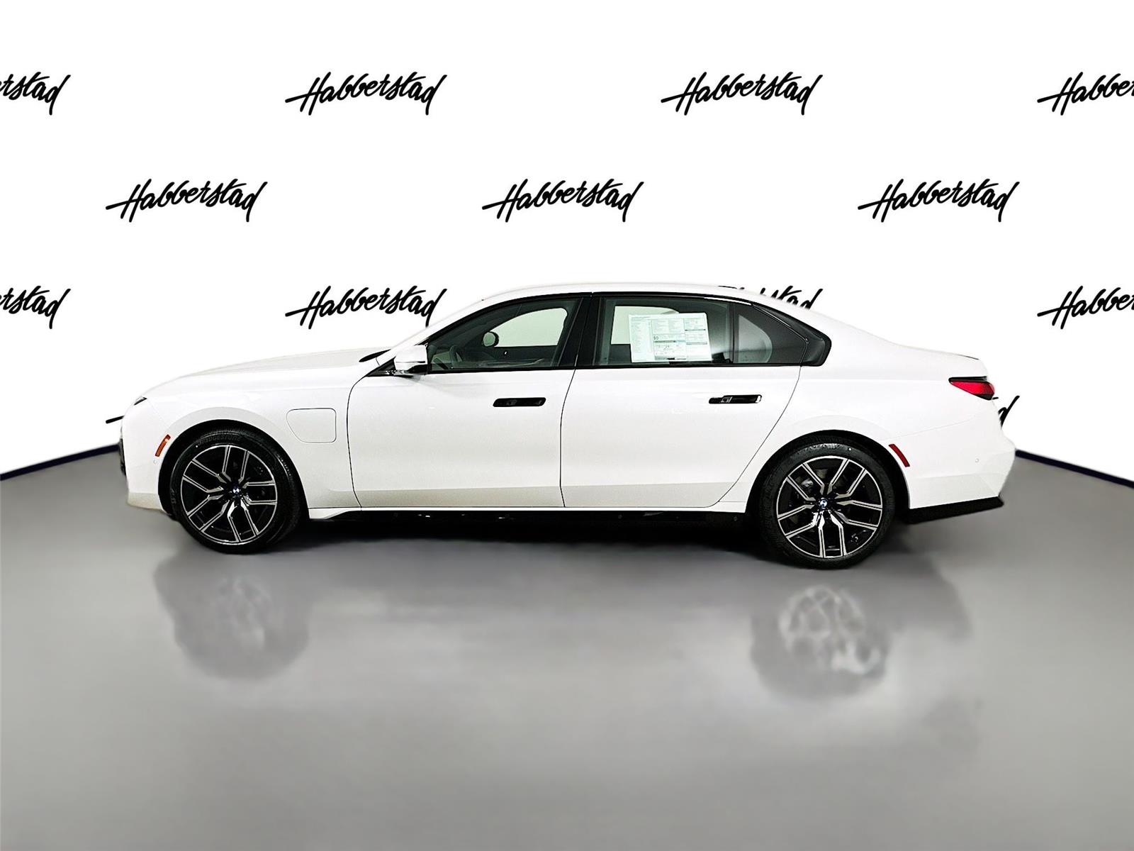 2026 Bmw 750e photo 7