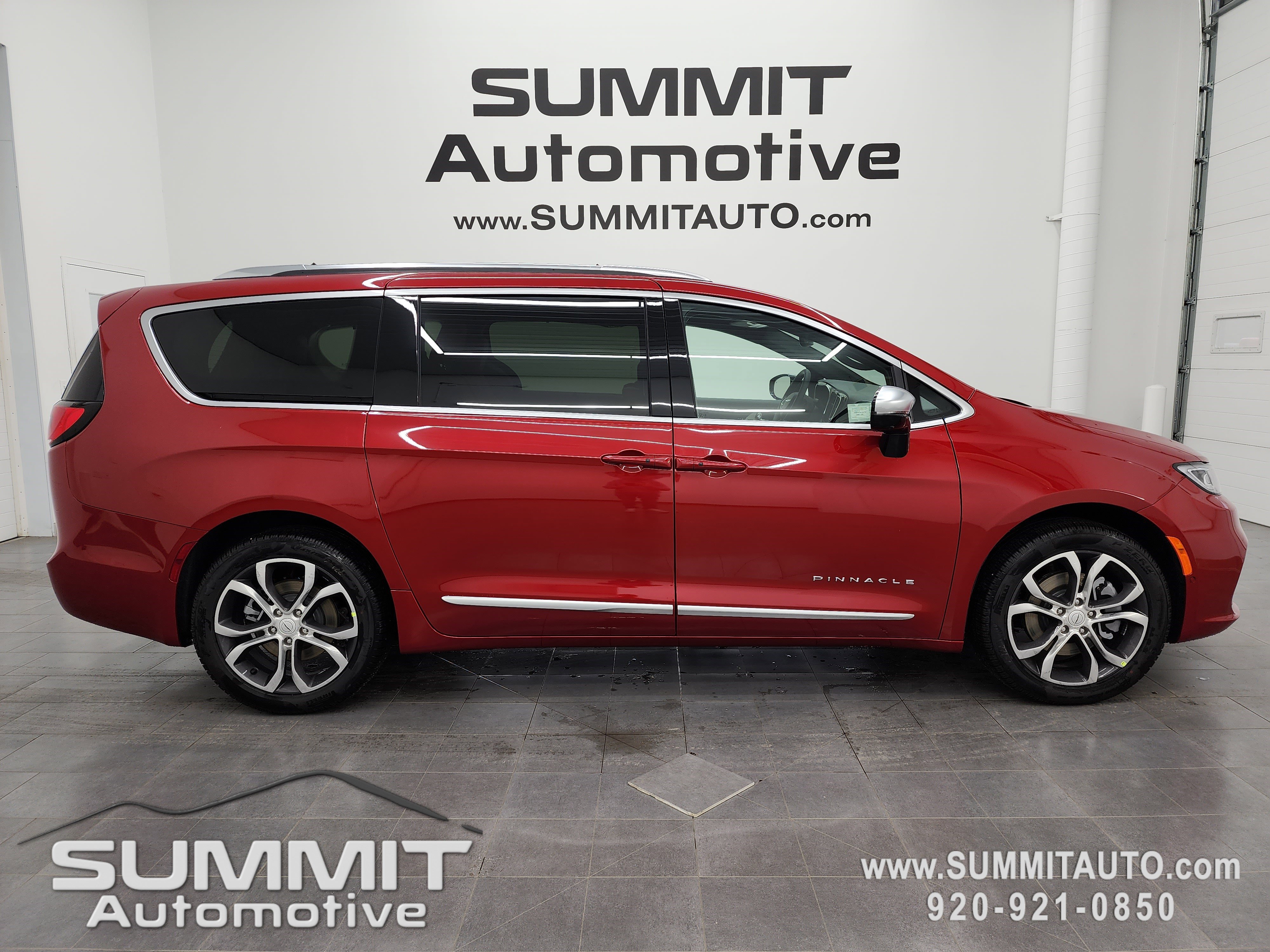 2026 Chrysler Pacifica Pinnacle's photo