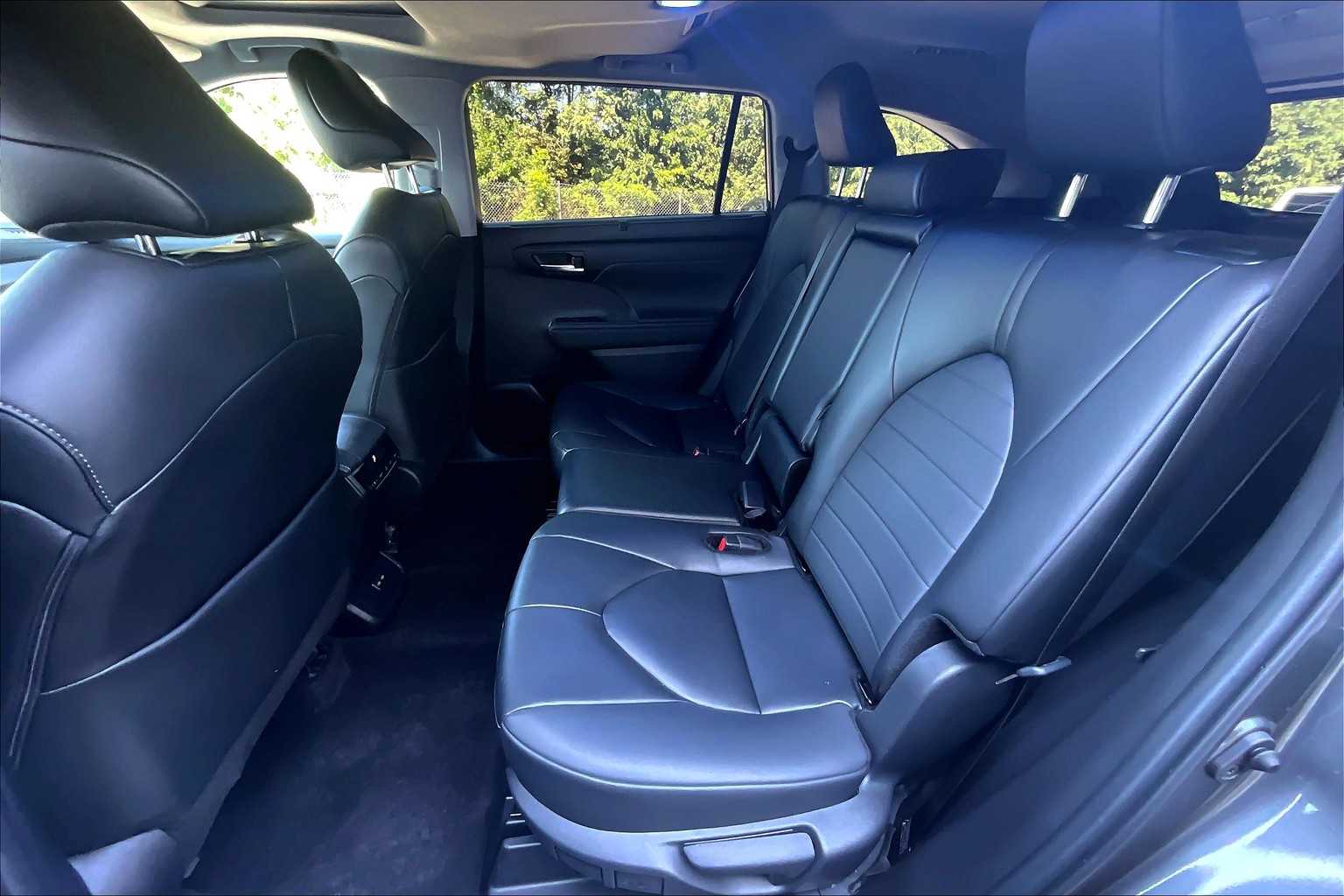 2024 Toyota Highlander XLE photo 18