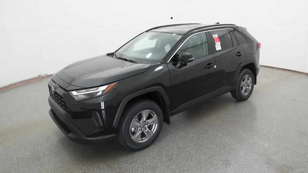 2025 Toyota RAV4 XLE's photo