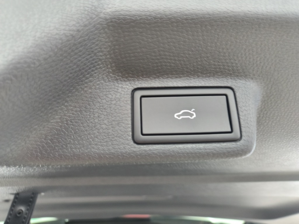 2025 Volkswagen ID. Buzz Pro S photo 23