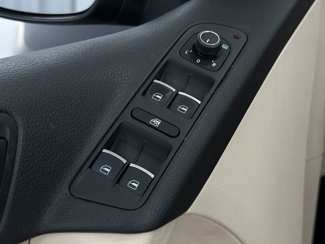 2016 Volkswagen Tiguan S photo 22