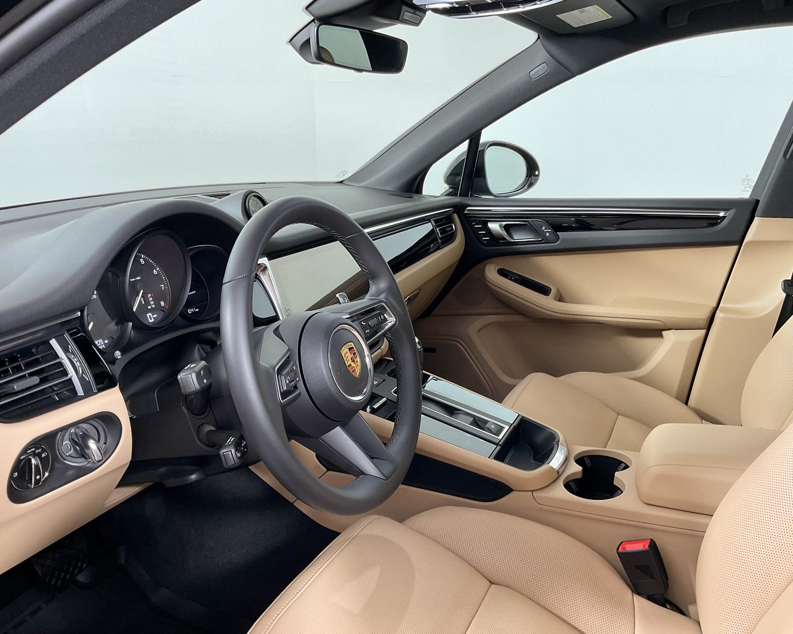 2024 Porsche Macan T photo 4
