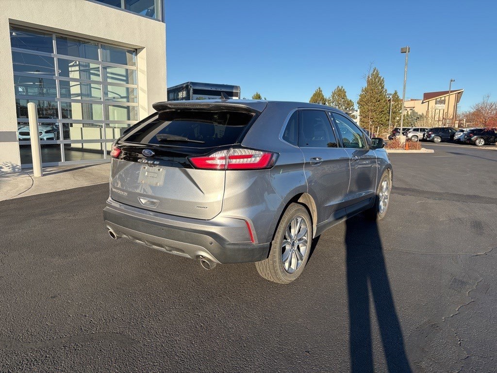 2022 Ford Edge Titanium photo 2