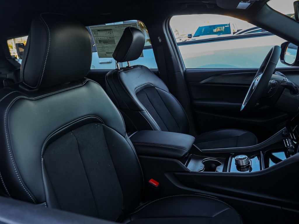 New 2025 Velvet Red Pearl-Coat Exterior Paint Jeep Altitude X image 20