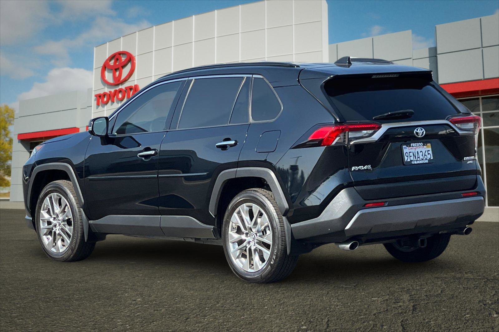 2019 Toyota RAV4 Limited photo 4