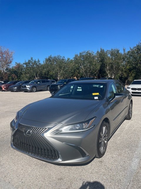 2019 Lexus ES 350's photo