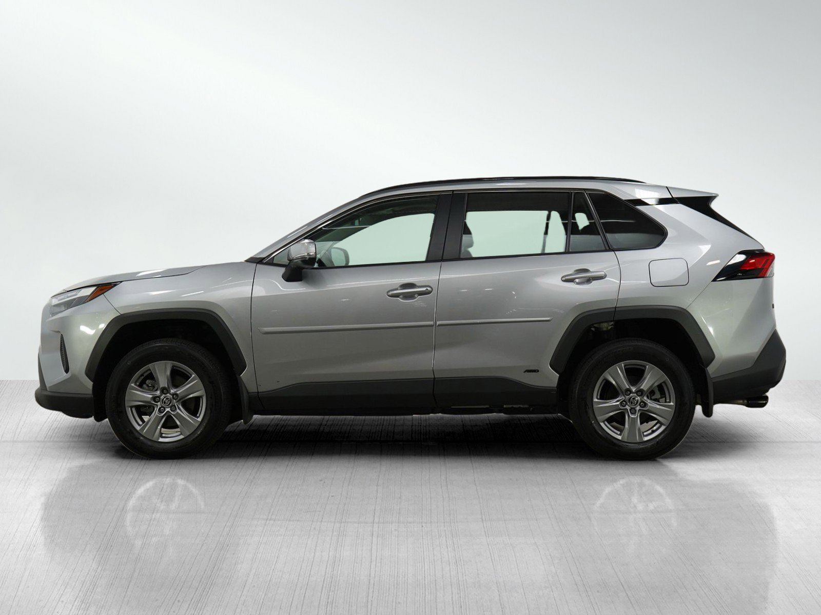 Used 2022 Toyota RAV4 XLE with VIN 4T3RWRFV4NU073498 for sale in Bloomington, Minnesota