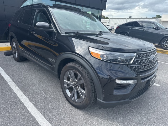 2023 Ford Explorer XLT photo 2