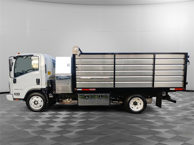 2025 Chevrolet Silverado photo 2