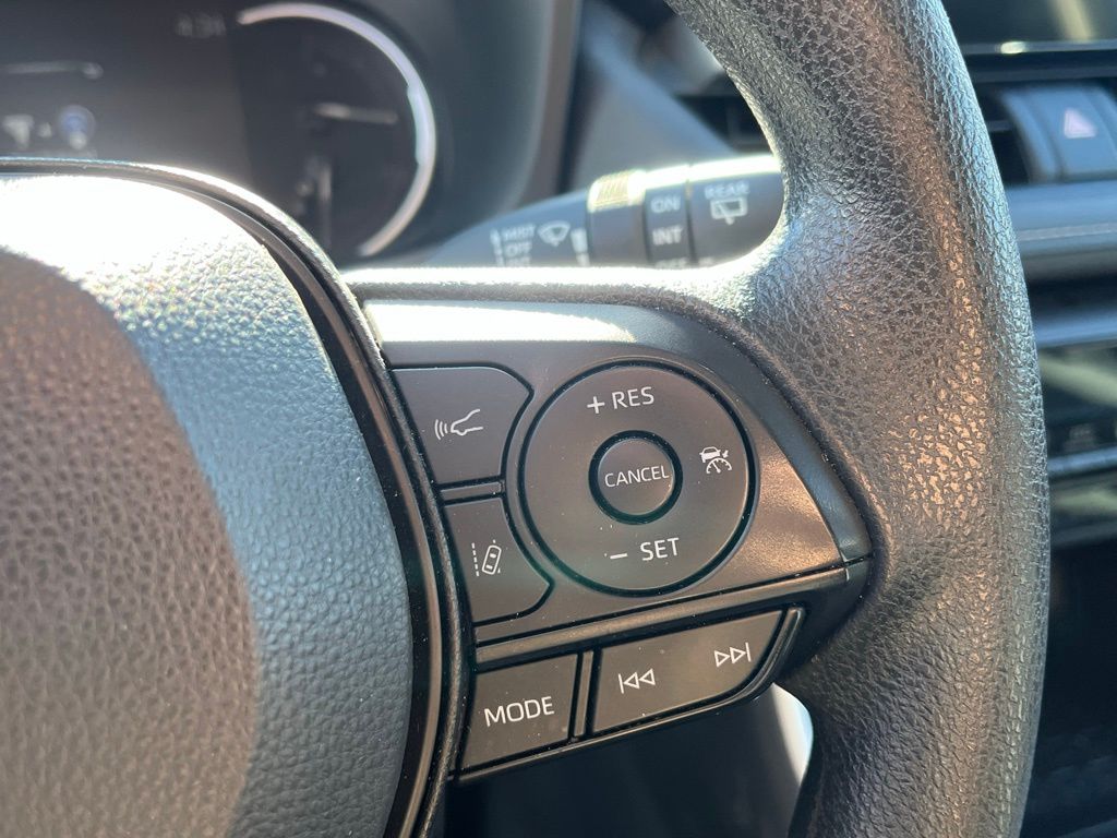 2023 Toyota RAV4 XLE photo 8