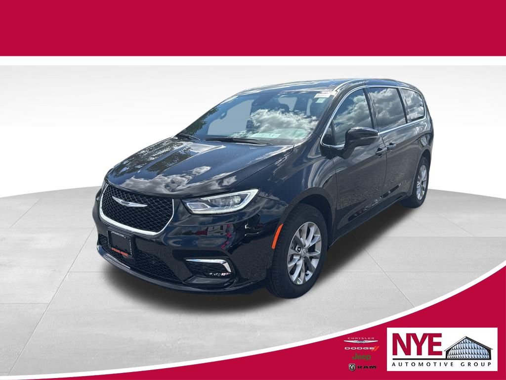 2026 Chrysler Pacifica Select's photo