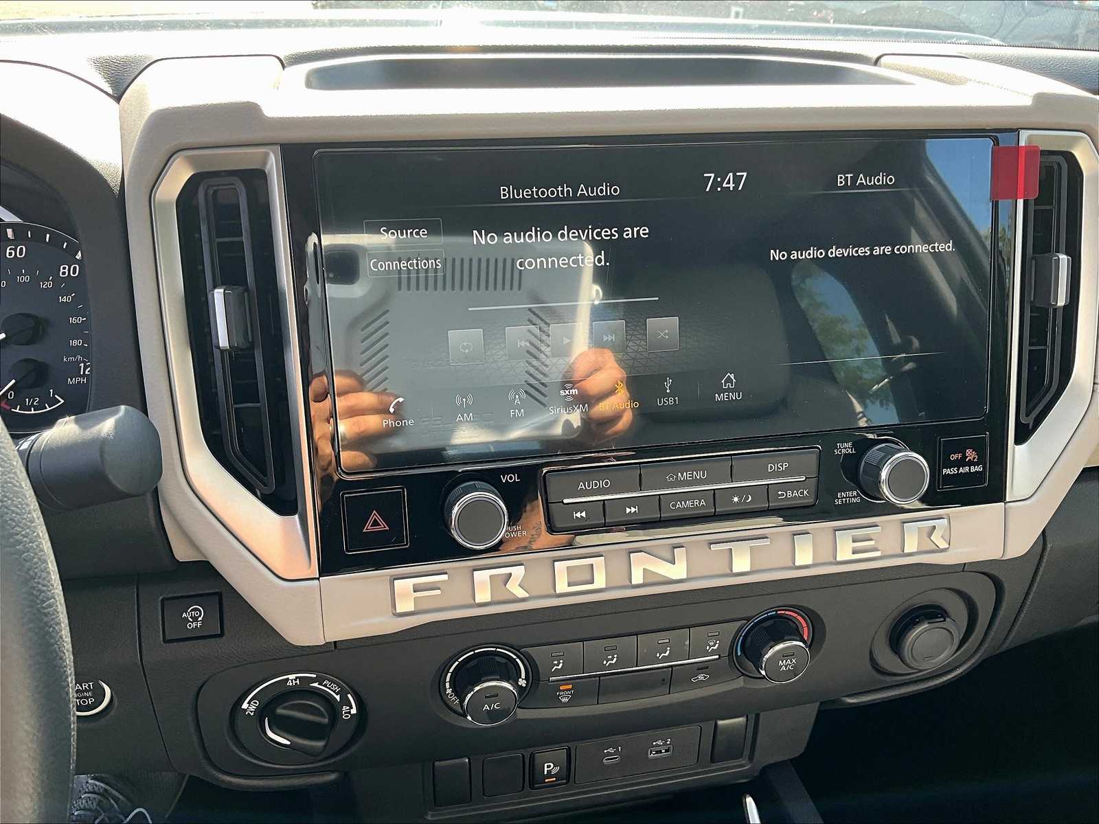 2025 Nissan Frontier SV photo 13