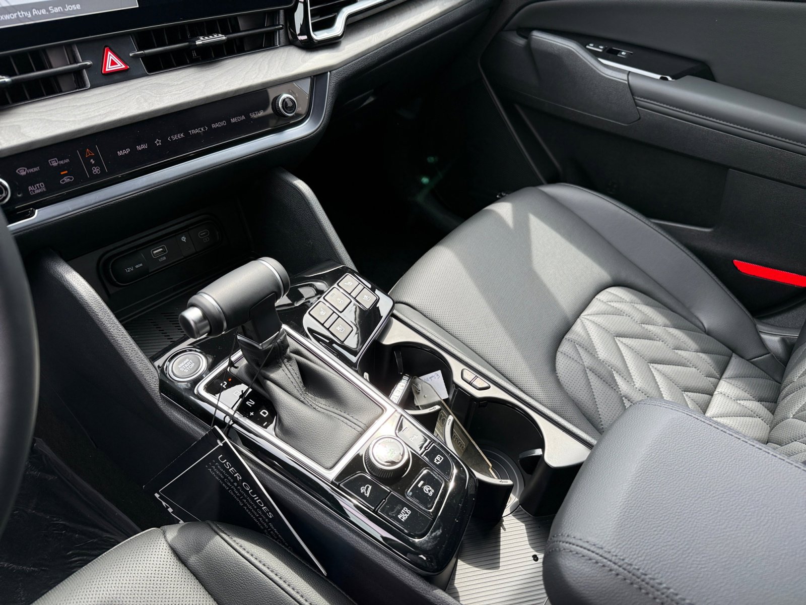 2025 Kia Sportage X-Pro Prestige photo 11