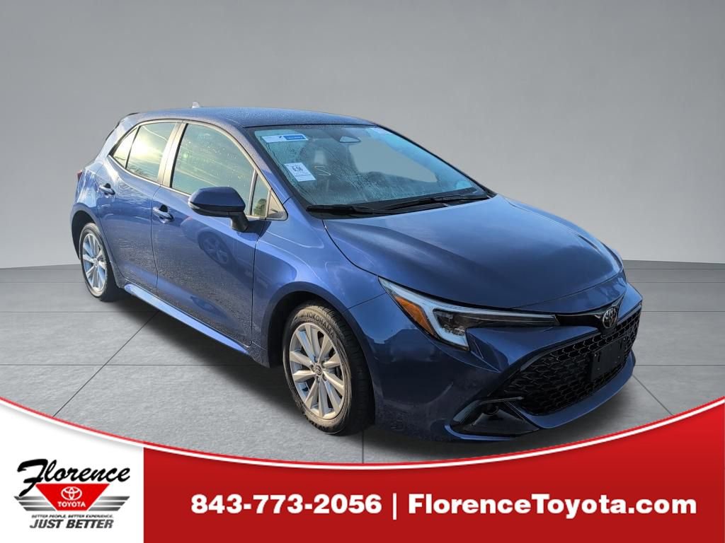 2025 Toyota Corolla Hatchback SE's photo