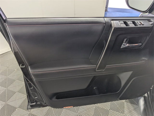 2019 Toyota 4Runner TRD Off-Road Premium photo 17