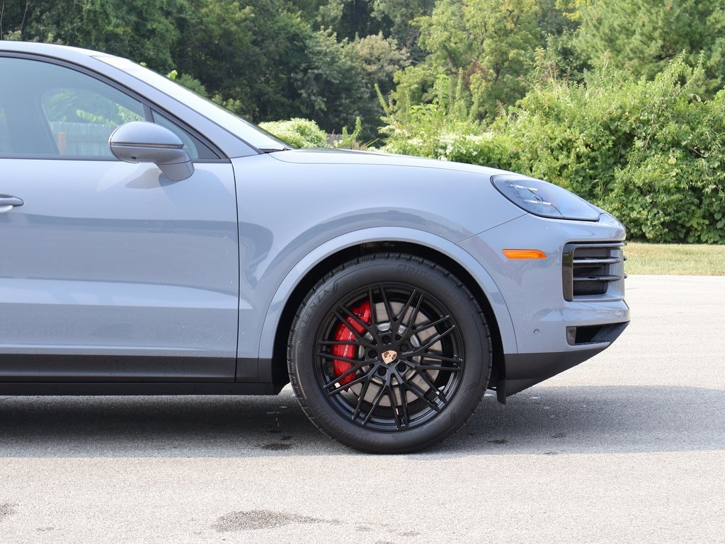 2025 Porsche Cayenne Coupe S photo 9