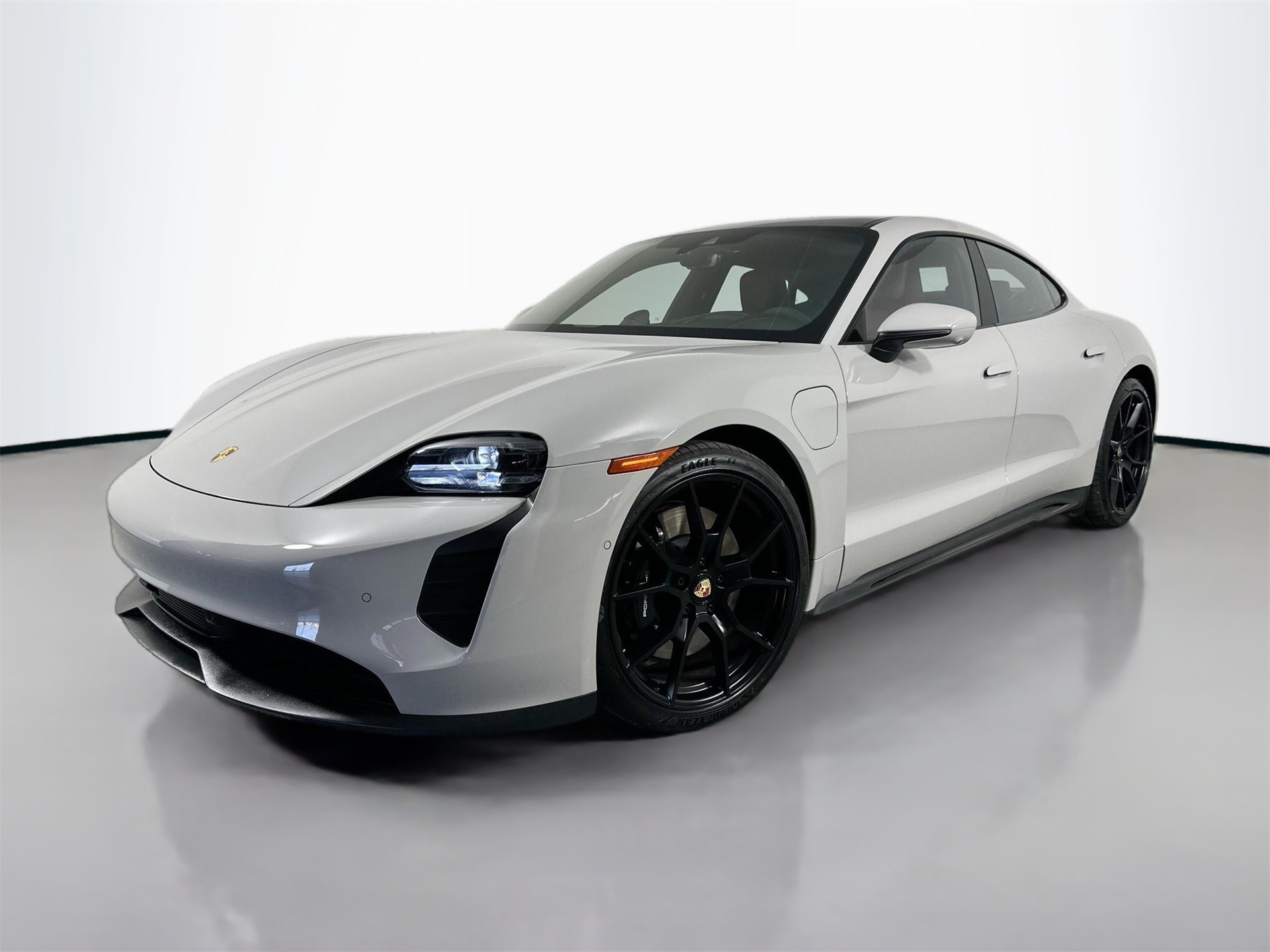 2024 Porsche Taycan GTS's photo