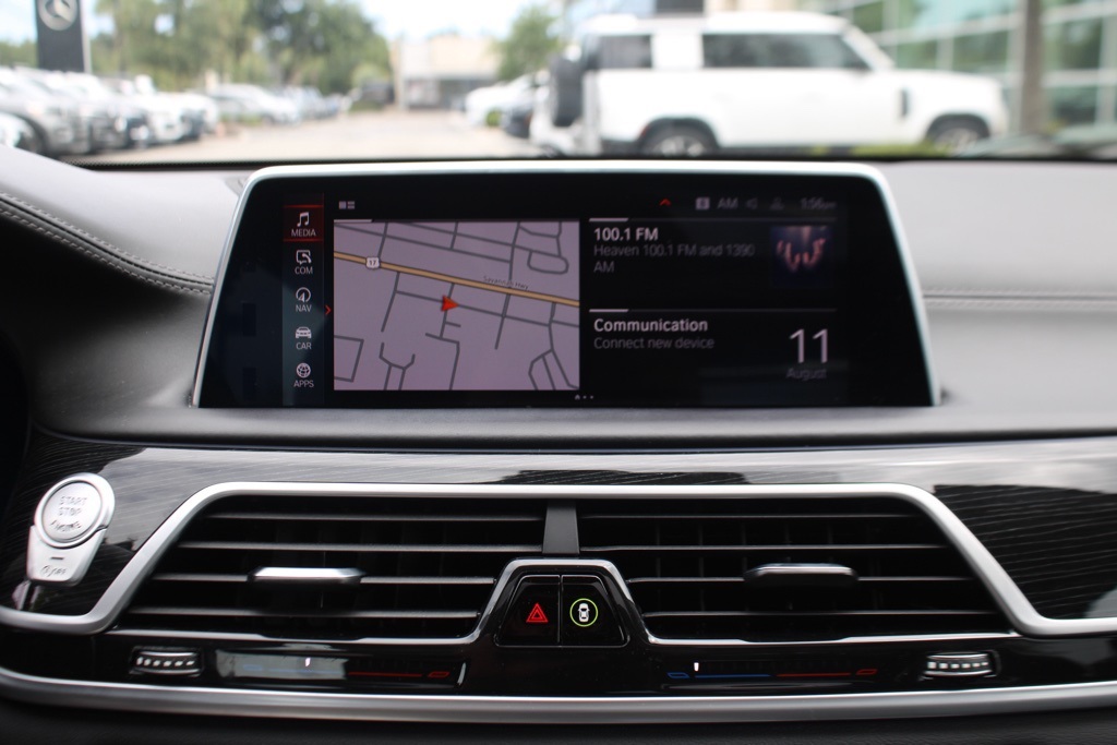 2020 Bmw 750i xDrive Sedan photo 23