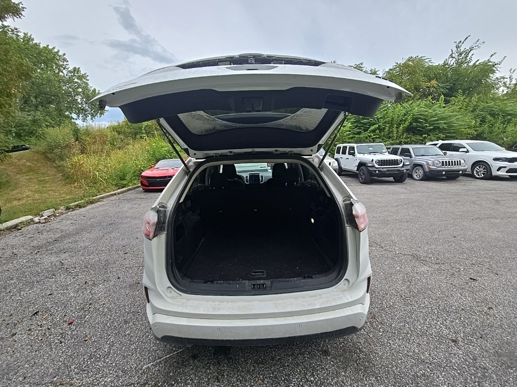 2022 Ford Edge SE photo 16