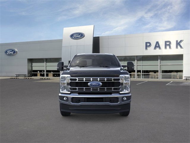 2025 Ford F-350 XLT photo 6