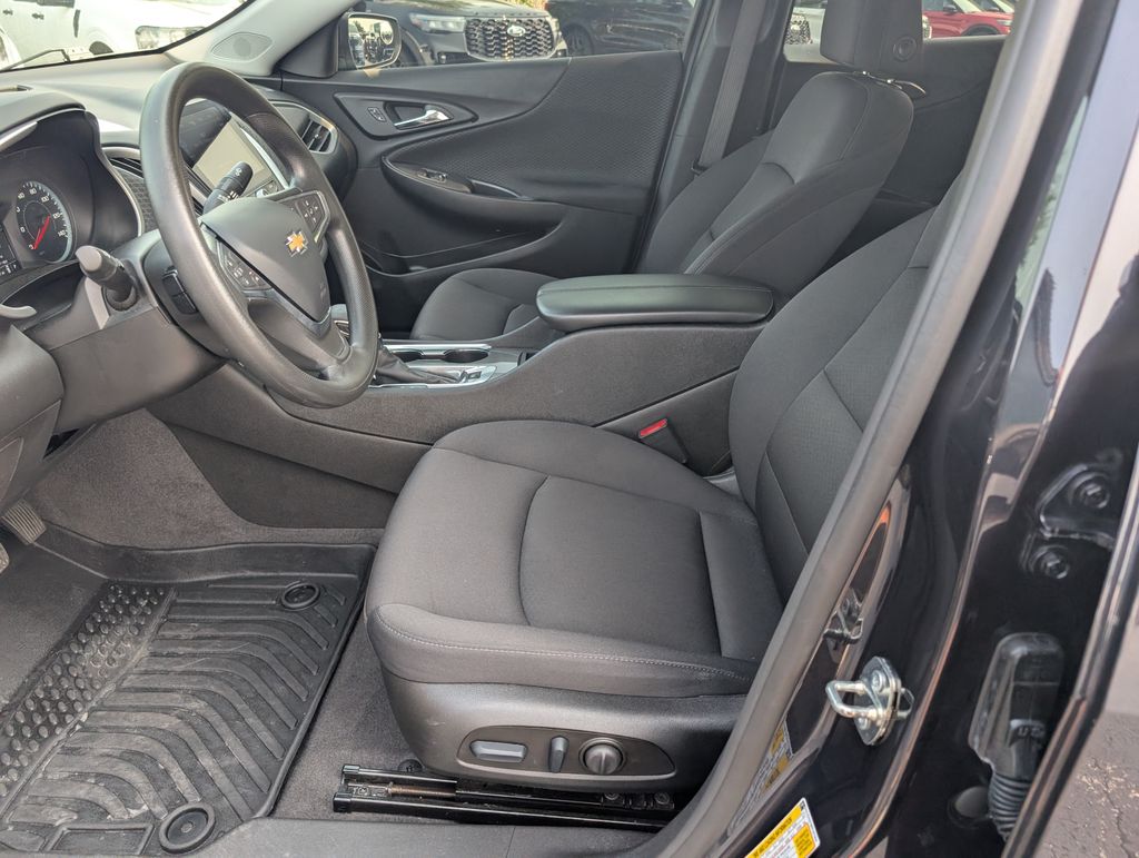 2023 Chevrolet Malibu 1LT photo 9