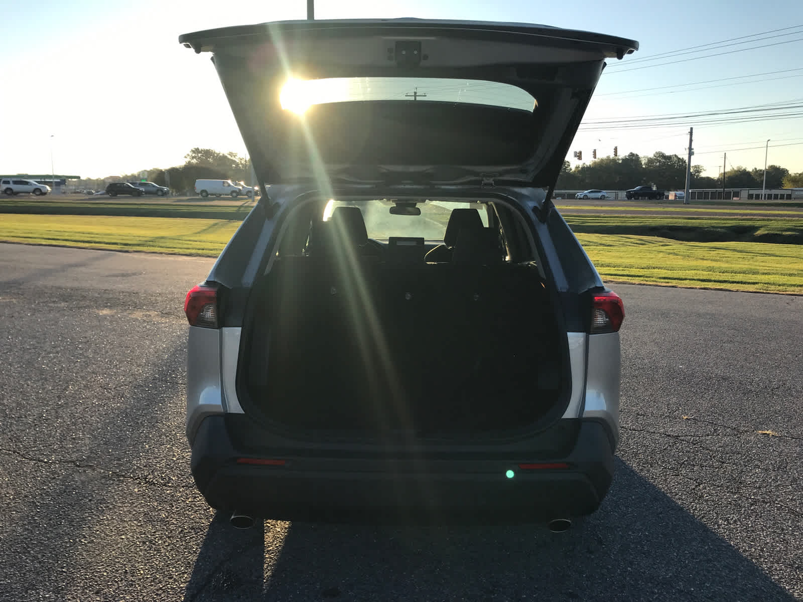 2021 Toyota RAV4 XLE photo 2